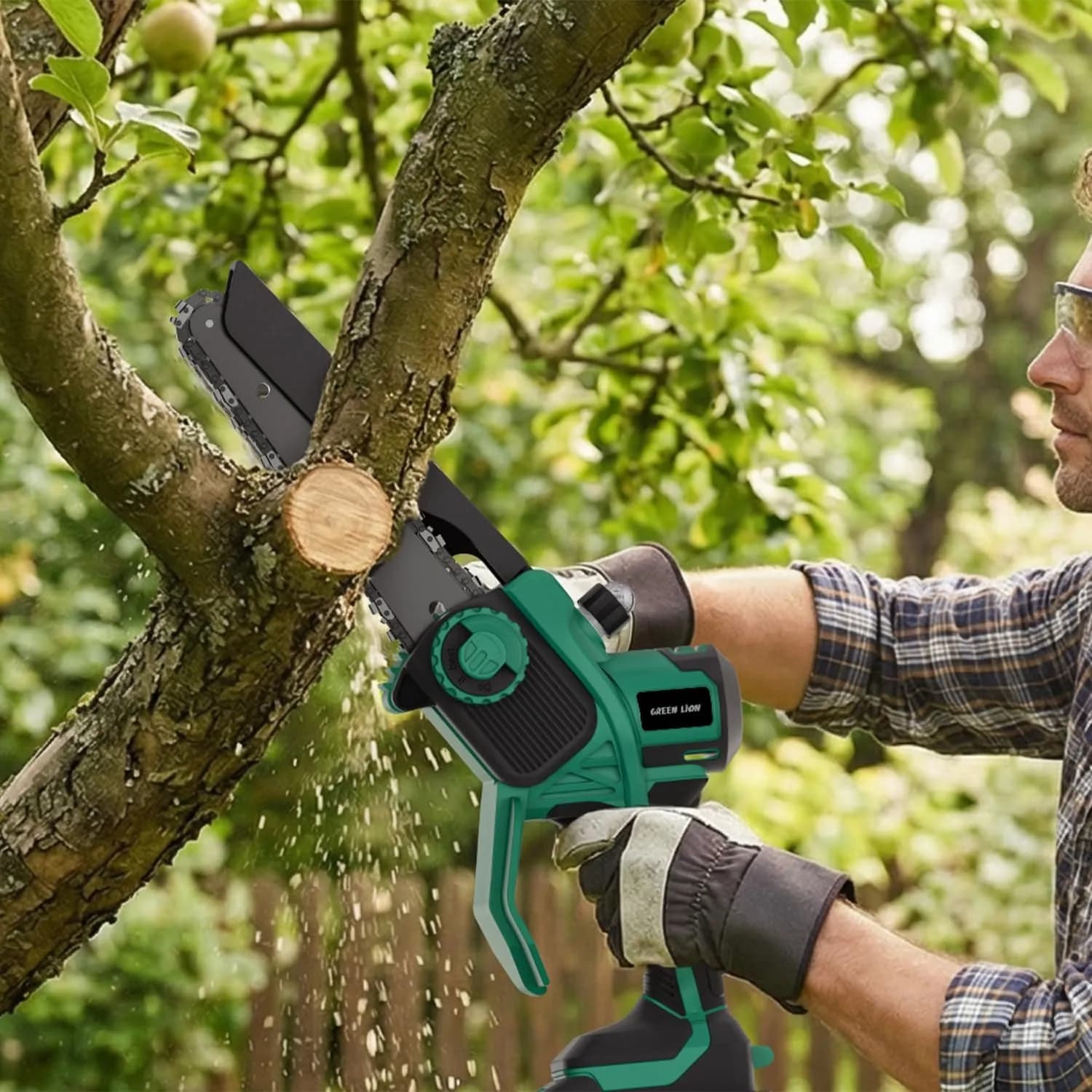 Green Lion Mini Chainsaw GES-6 - 6" Bar, Cordless, Green 3