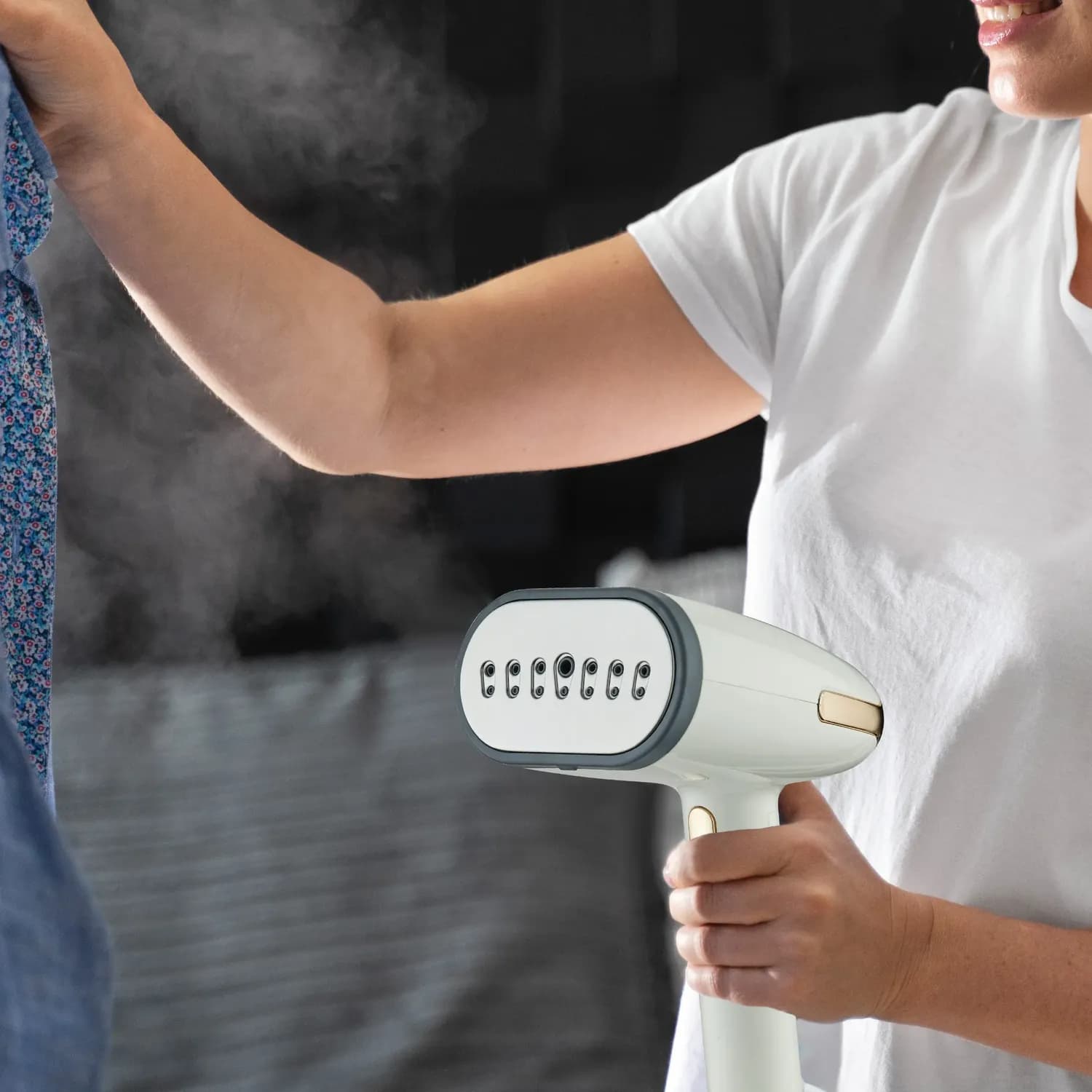 Green Lion Garment Steamer - 1800W, 2.5L, Beige — Black 6