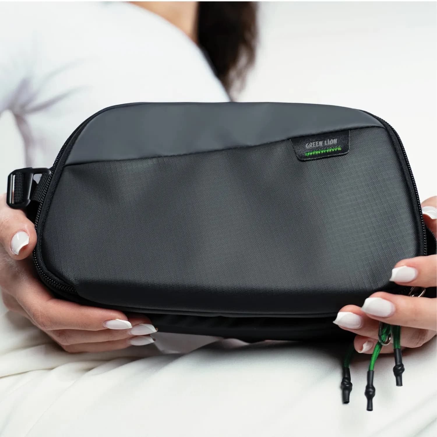 Green Lion Travel Pouch Olivar - Waterproof PU, Triple Storage, Black 2