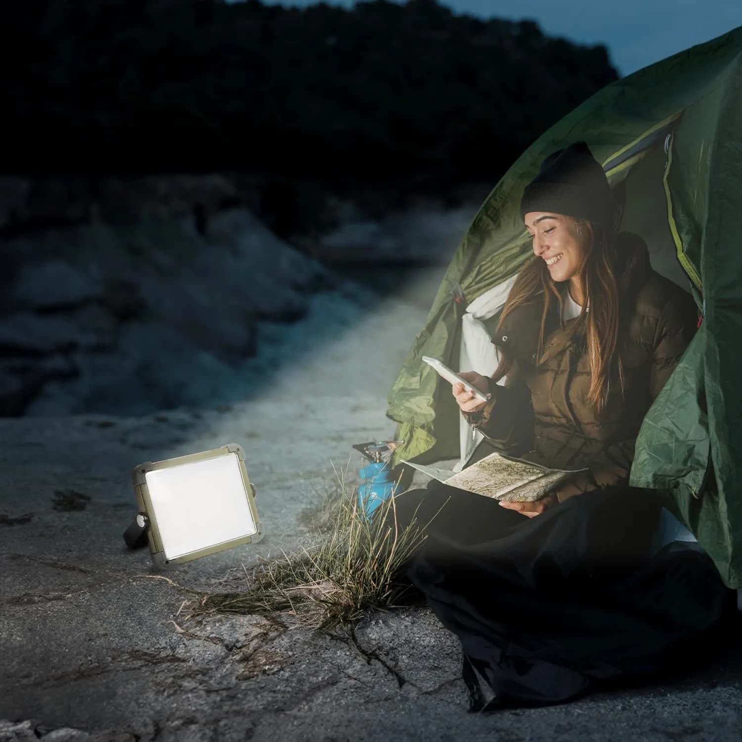 Green Lion Solar Camping Light - 398 LEDs, Adjustable Tripod, Silver 3