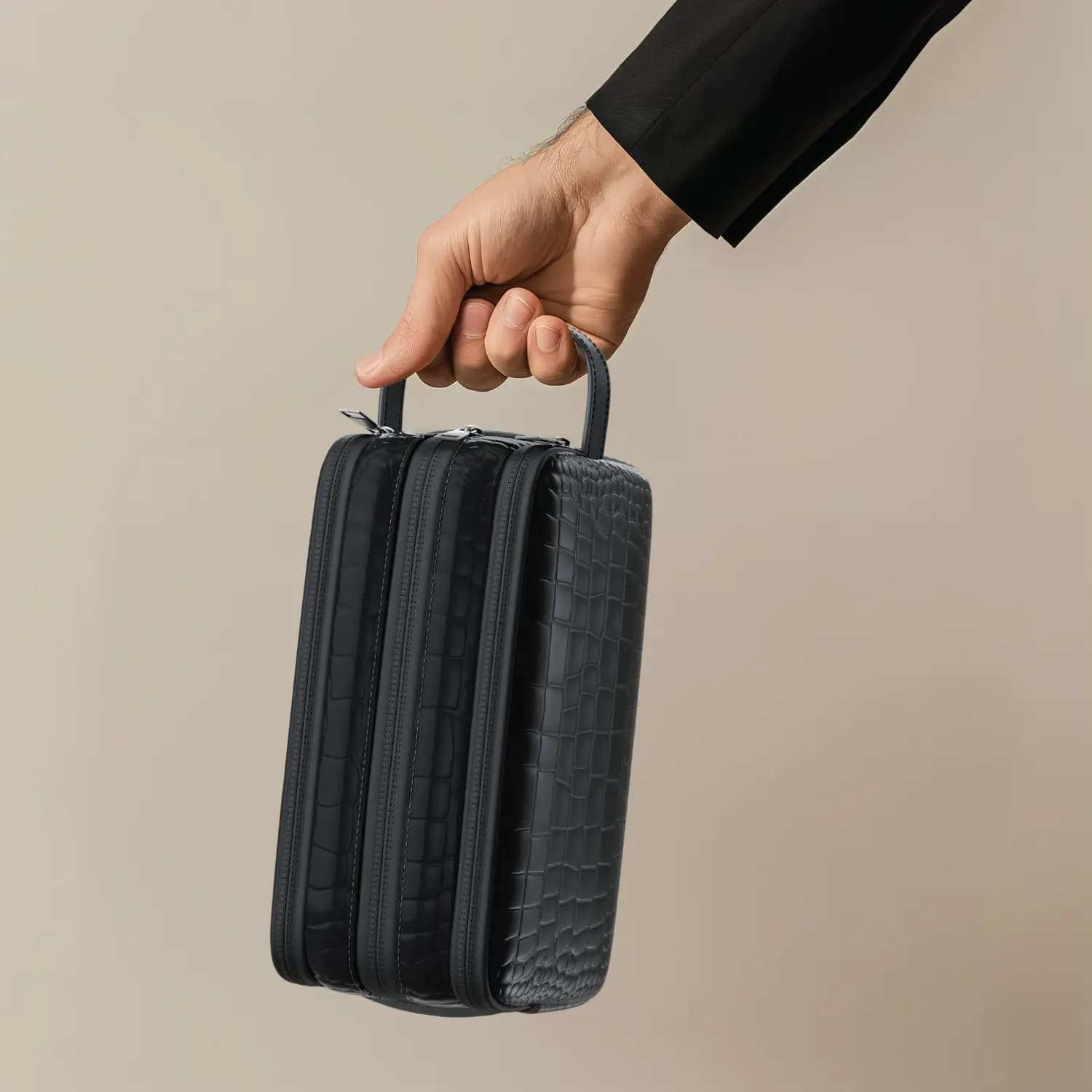 Green Lion Clutch Bag - Ergonomic Design, Black 3