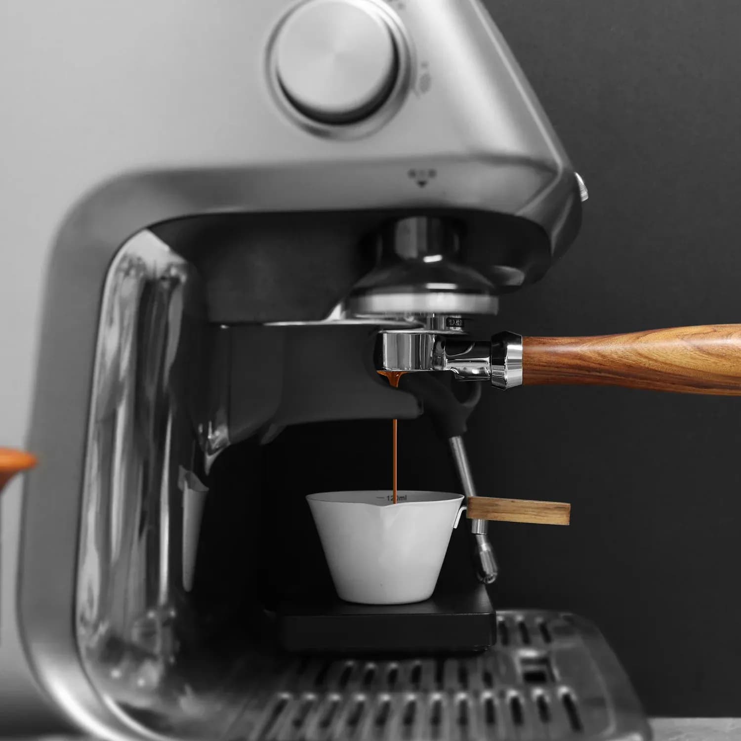 LePresso Bottomless Portafilter LPCFFBP0013 - 51mm Stainless Steel & Wood, Brown 4