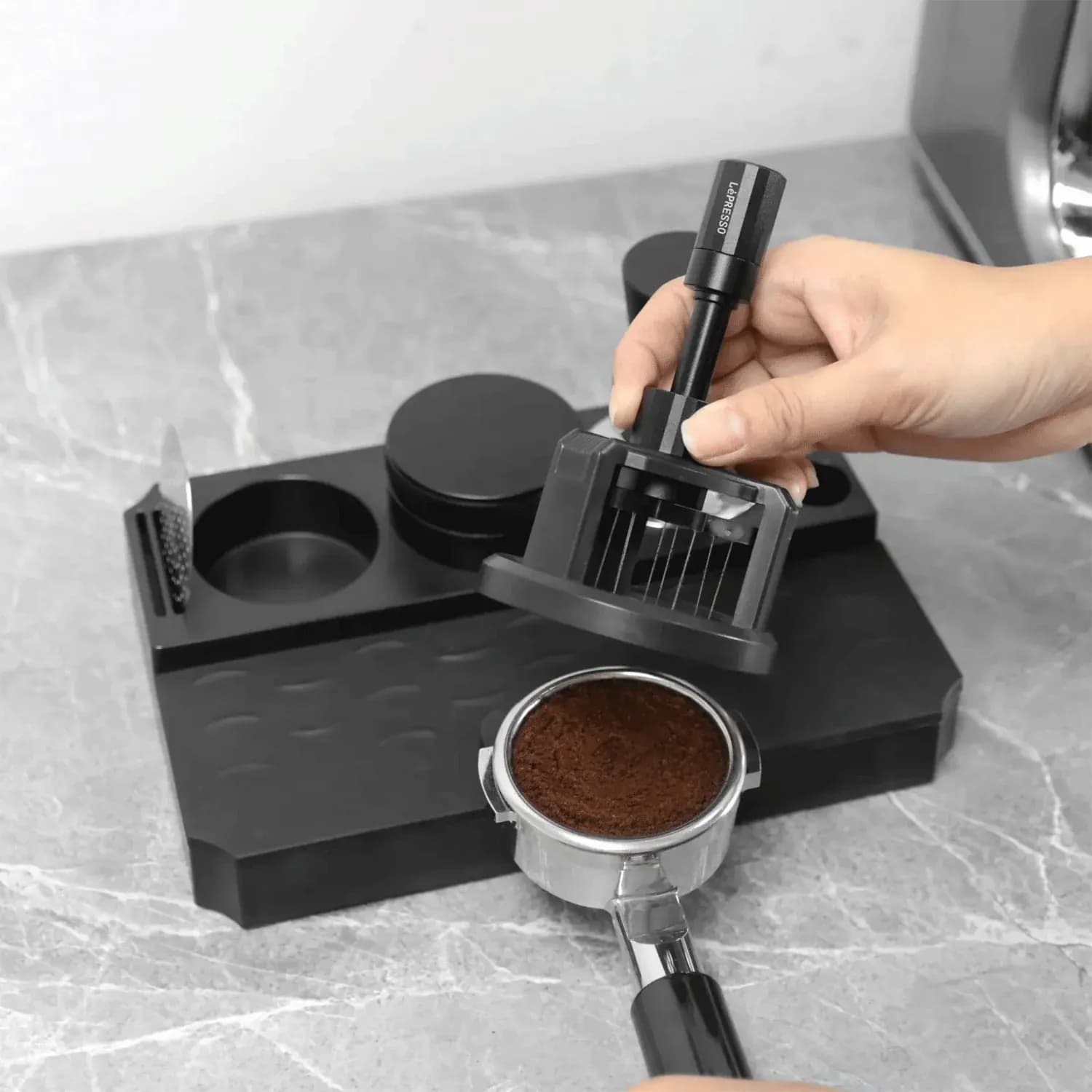 LePresso Coffee Distributor & Tamper Tool LPCFFNDT0081 - 58mm, Black 2