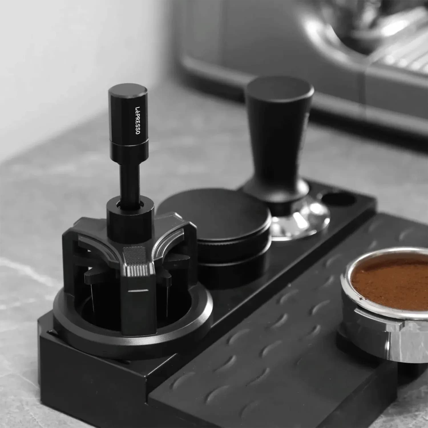 LePresso Coffee Distributor & Tamper Tool LPCFFNDT0081 - 58mm, Black 4