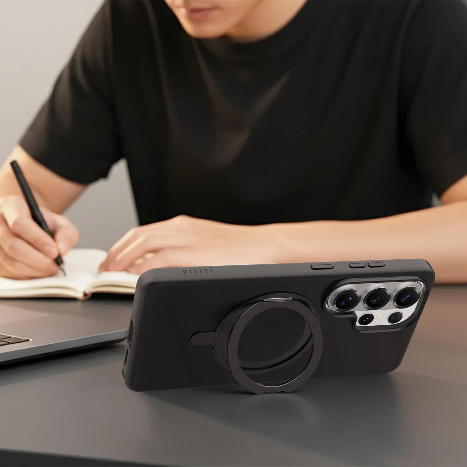 Levelo Allure MagSafe PC Hard Case 3