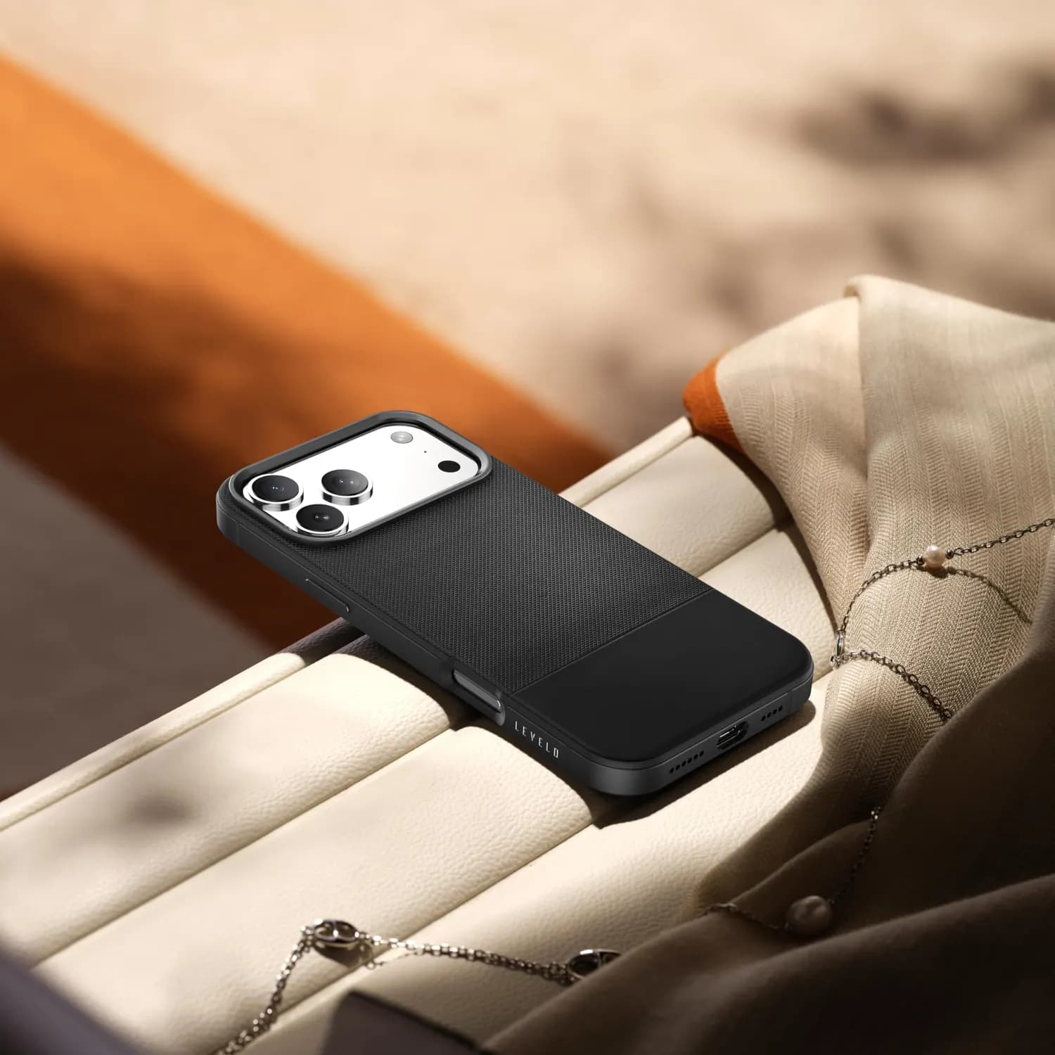 Levelo Cuir Case — Phantom Black 4