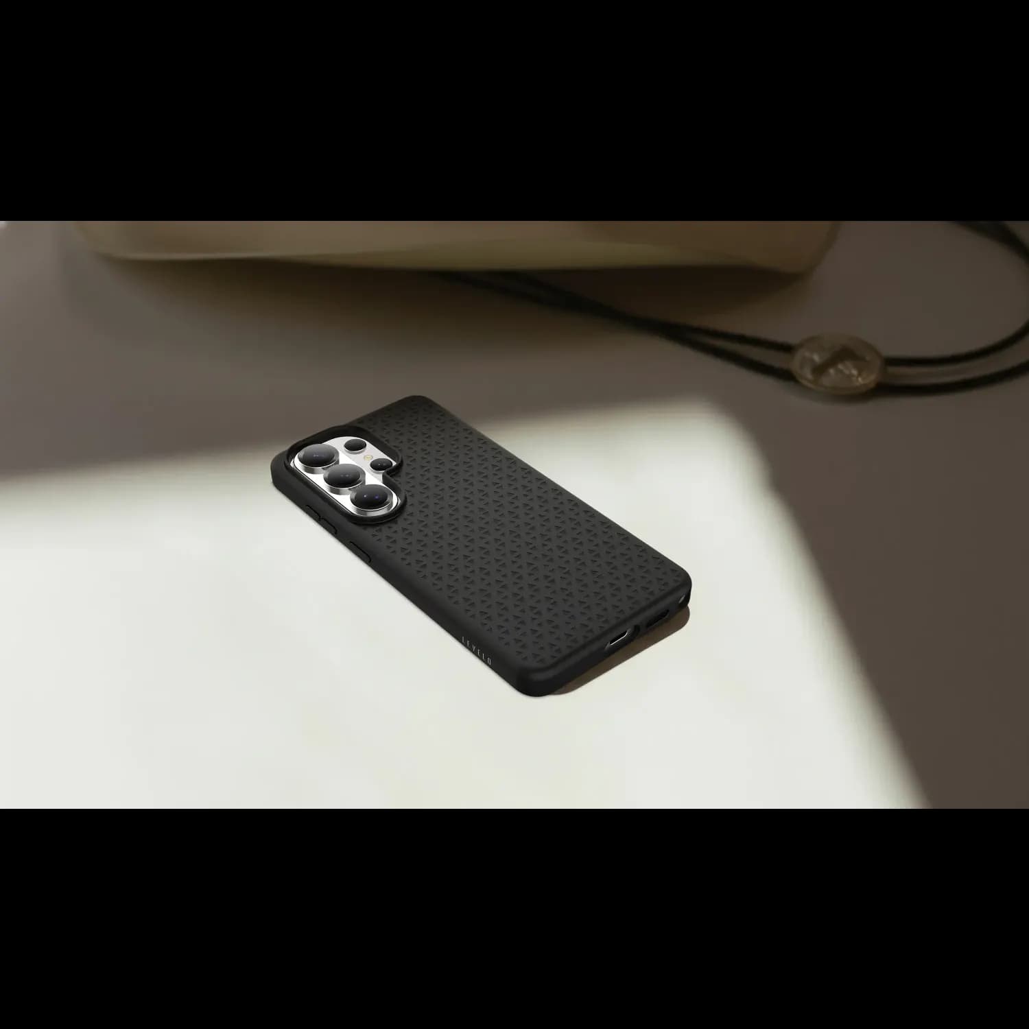 Levelo Flora MagSafe Liquid Silicone Case 2