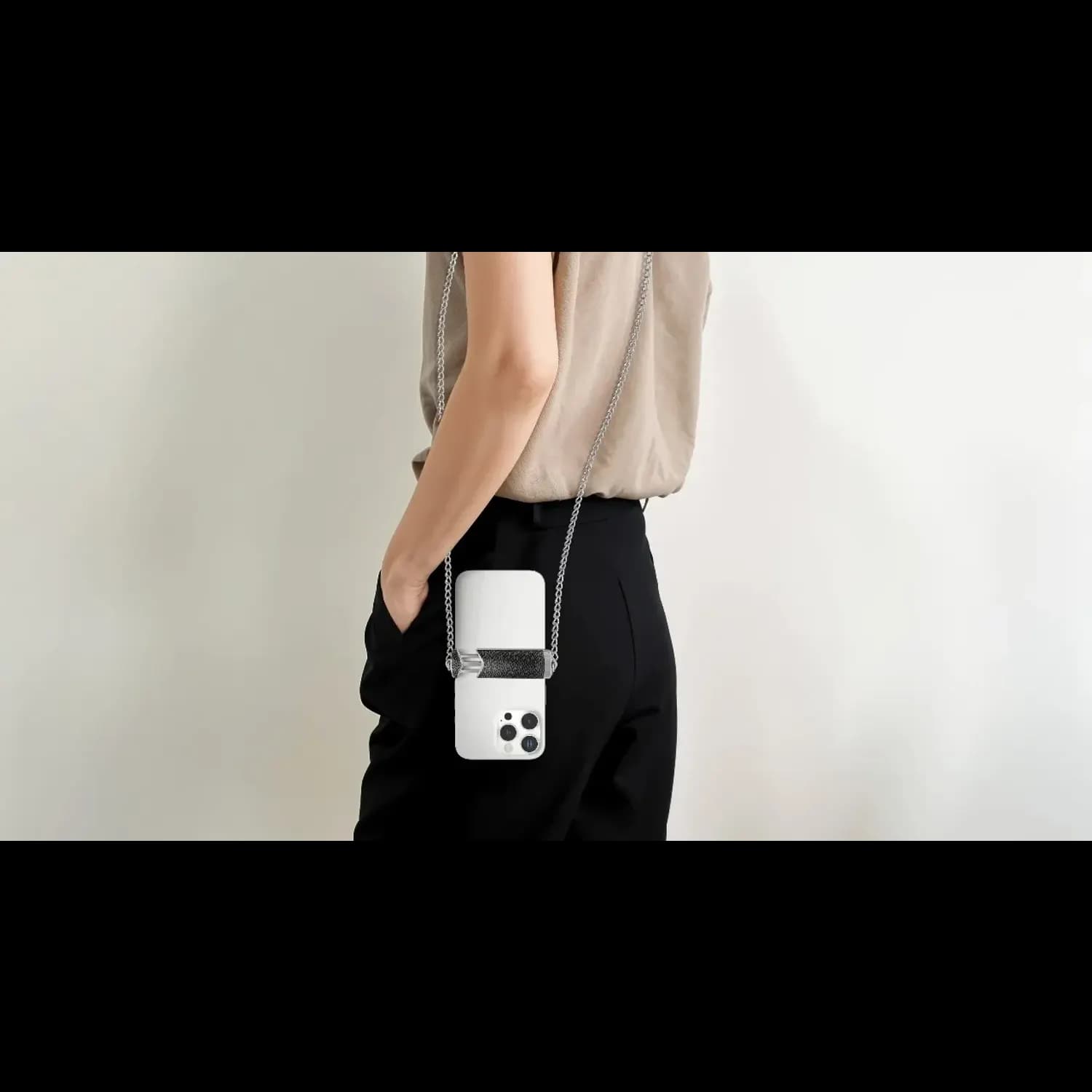 Levelo Lana Crossbody Chain Back Clip Phone Holder — Titanium Desert 3