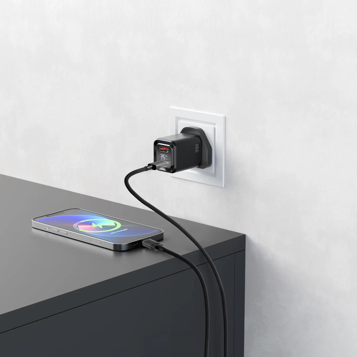 Porodo Charger - 35W PD GaN, USB-A & USB-C, Digital Display 2