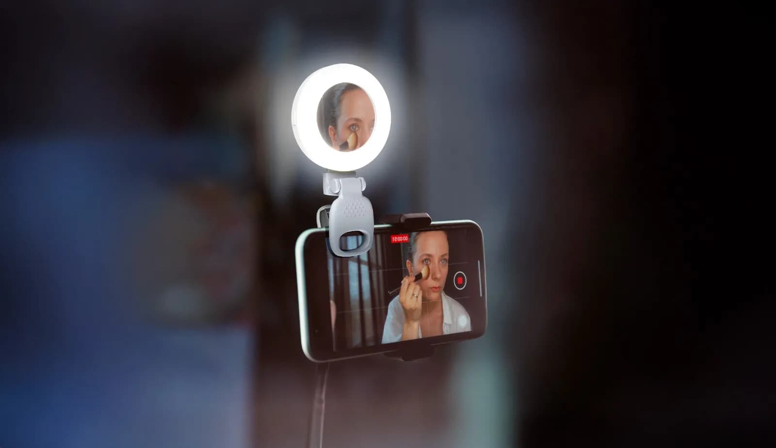 Porodo Lifestyle Clip-On Mirror Fill Light - White 1 Porodo Lifestyle Clip-On Mirror Fill Light - White 1