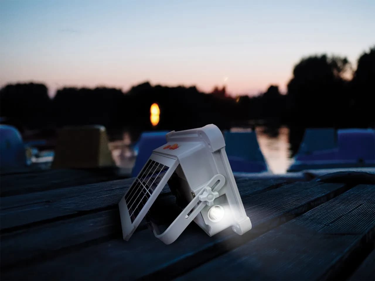 Porodo Lifestyle Sunlite Solar-Powered Rechargeable Outdoor LED Light 2