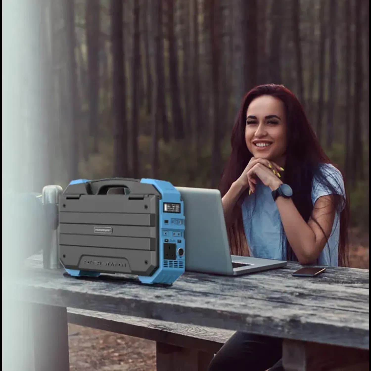 Powerology Portable Generator - 600W, 192000mAh, Blue 2