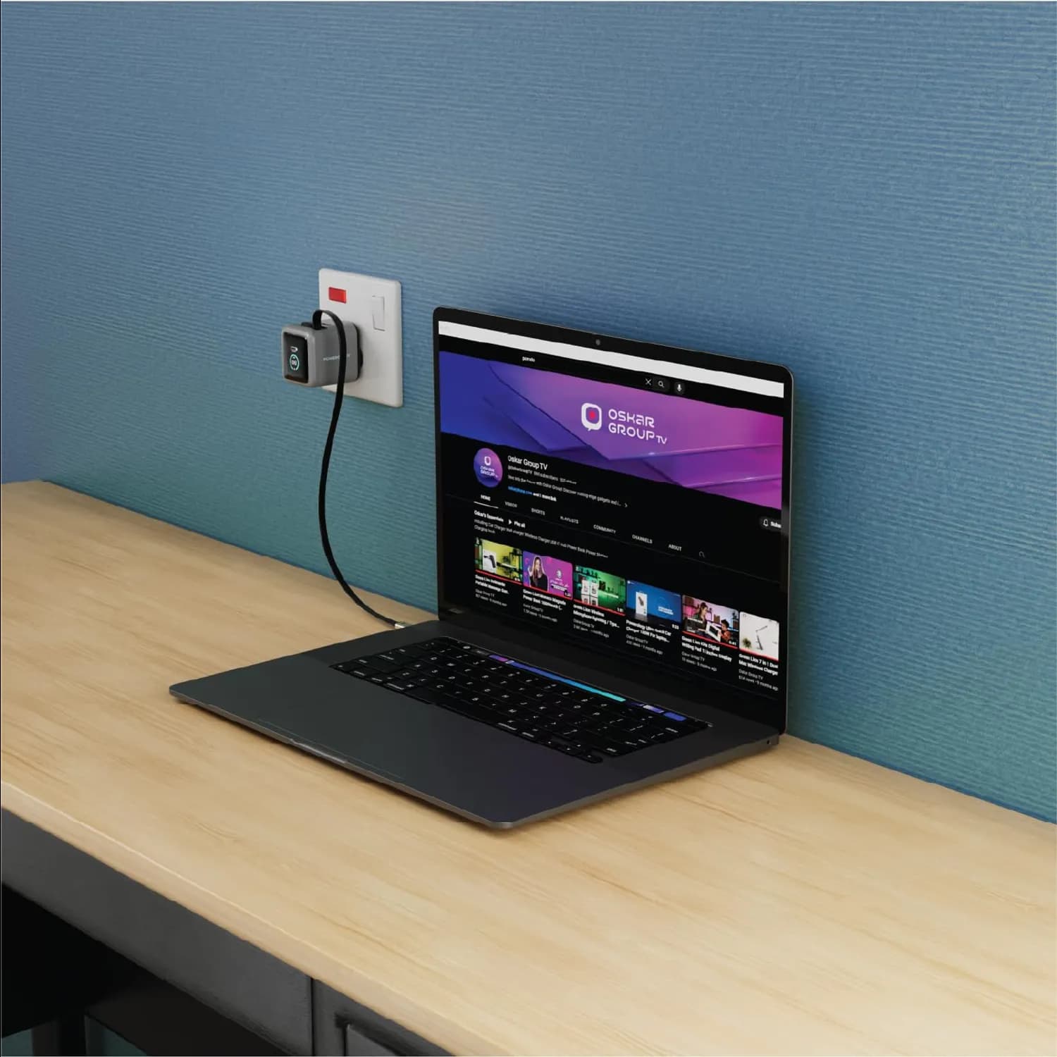 Powerology Charger - 70W Dual-Port GaN with Retractable Type-C Cable, Gray — White 4